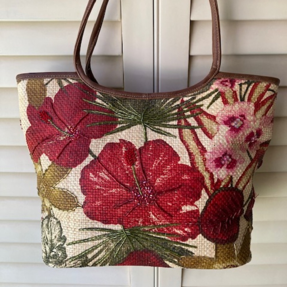 Frankie & Johnnie Straw Hibiscus Flower Tote🌺